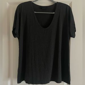 Hatch size 2 dark grey tshirt like new